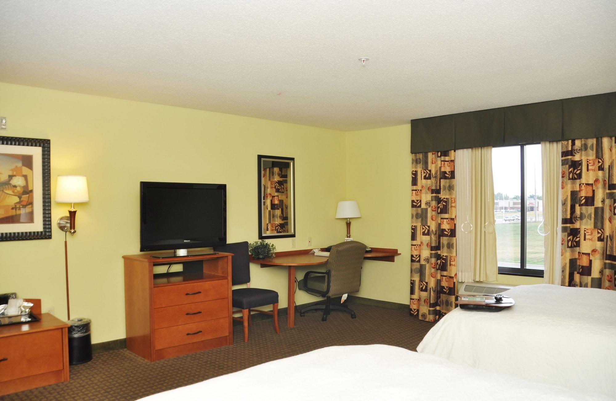 Hampton Inn Macomb Экстерьер фото