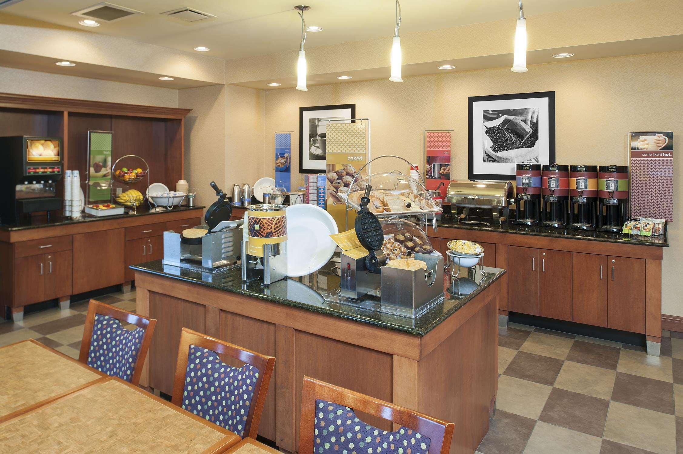 Hampton Inn Macomb Экстерьер фото