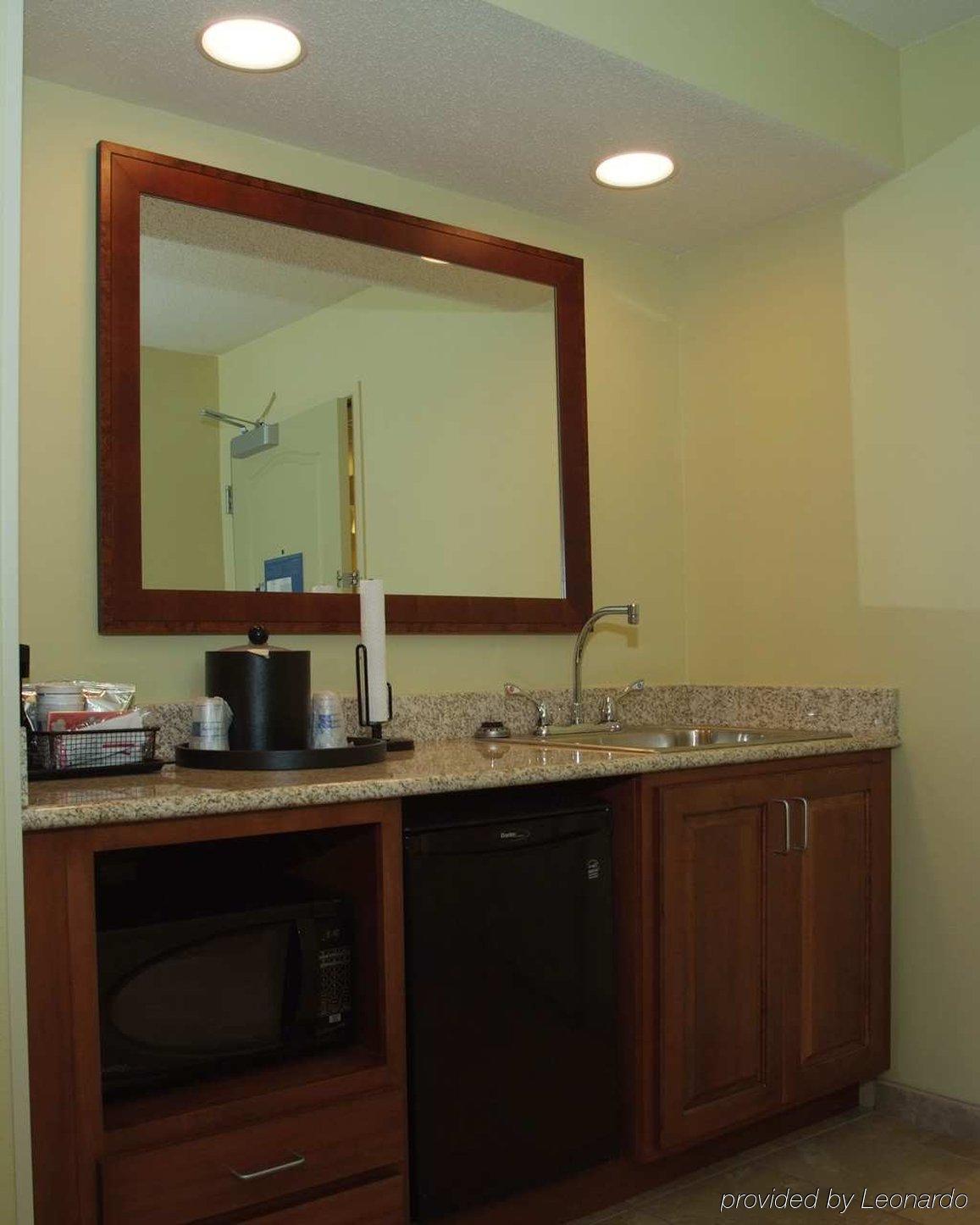 Hampton Inn Macomb Номер фото