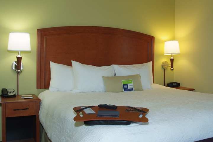 Hampton Inn Macomb Номер фото